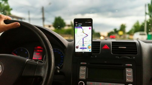 Waze peut désormais prendre l'accent toulousain pour vous guider en voiture