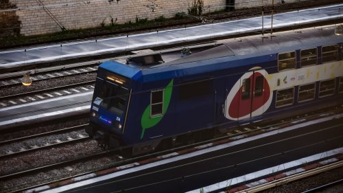Un homme jette sa conjointe sur les rails du RER après une dispute