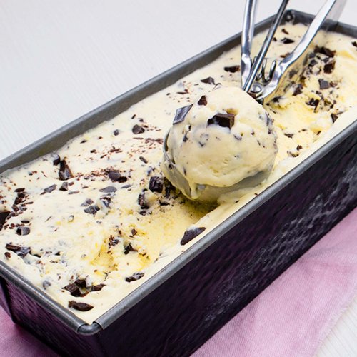 Oster-Nachtisch zum Vorbereiten: Cremiges Eierlikör-Eis