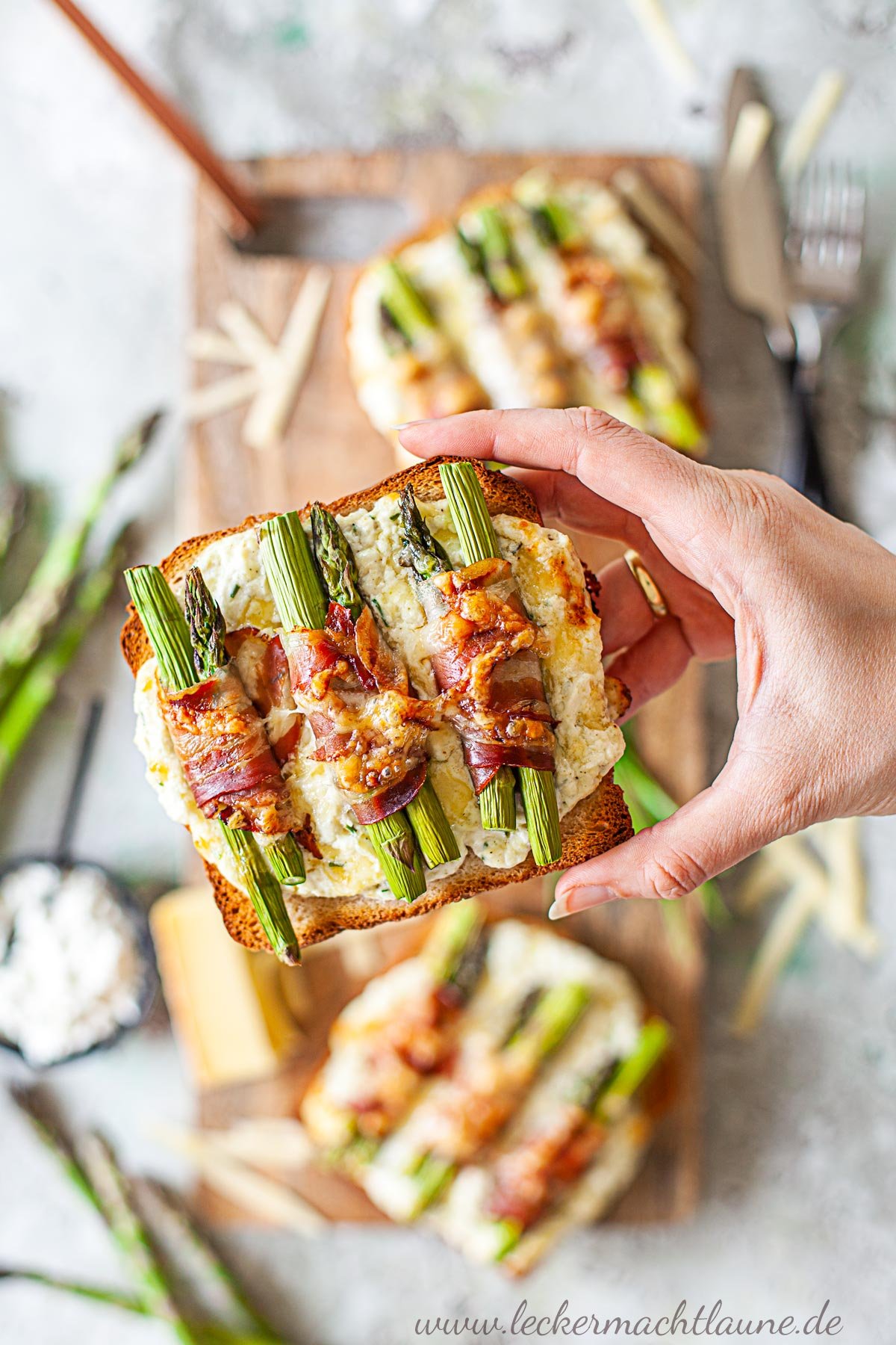 Spargel-Speck-Toasts