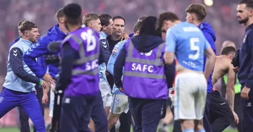 Frank Lampard furious with pitch invader trying to take selfie after Sunderland play-off loss