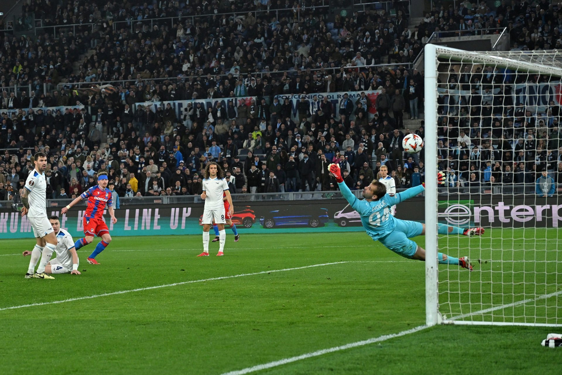£8m Leeds United target ‘in the form of his life’ as he channels Wayne Rooney in Europa League