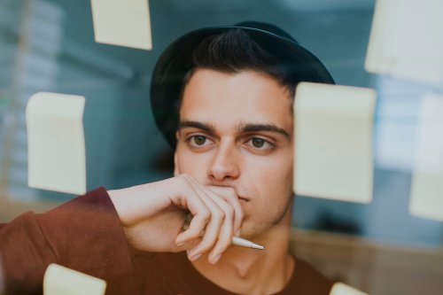 "Ça ne veut rien dire du tout" : une linguiste alerte sur la mauvaise prononciation de ce mot très répandu