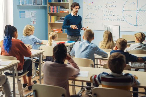 Cette habitude des profs peut avoir un réel impact sur la réussite scolaire des élèves, assure un chercheur