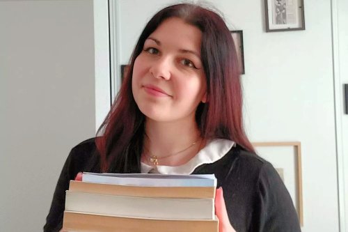 "Je suis payée pour lire des livres toute la journée – ce métier méconnu me rapporte jusqu'à 1 200 euros par mois"