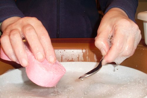 "Ma femme s'est ouvert la main en faisant la vaisselle, on a failli perdre notre maison"