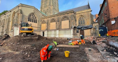 Archaeologists behind Richard III discovery dig deeper into Leicester's history at cathedral site