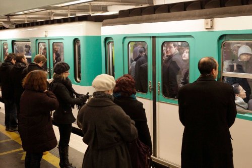 Le délégué du préfet de Seine-Saint-Denis se fait voler dans le métro un téléphone contenant des « données sensibles »