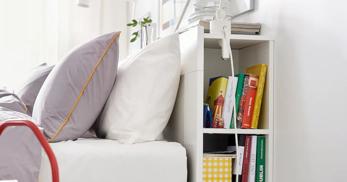 Gagnez de la place dans votre chambre, IKEA a trouvé la solution parfaite avec cette tête de lit avec rangement ultra pratique !
