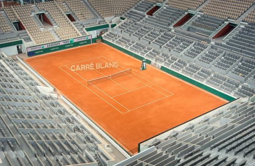 Roland-Garros 2025 : deux nouvelles serviettes Carré Blanc qui éclipsent la tenue d’Alcaraz