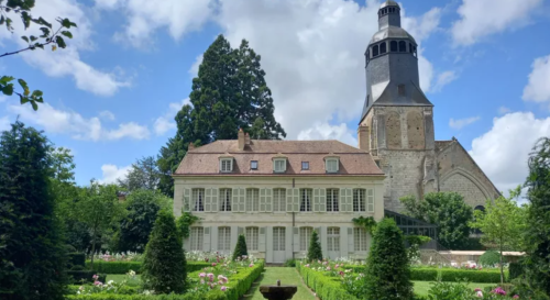 Stéphane Bern rénove une sublime maison pour 4 millions d'euros et se dit "ruiné"