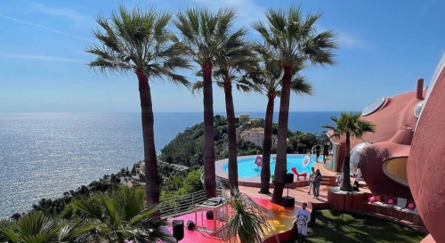 Découvrez cette villa incroyable où logent les célébrités durant le Festival de Cannes !