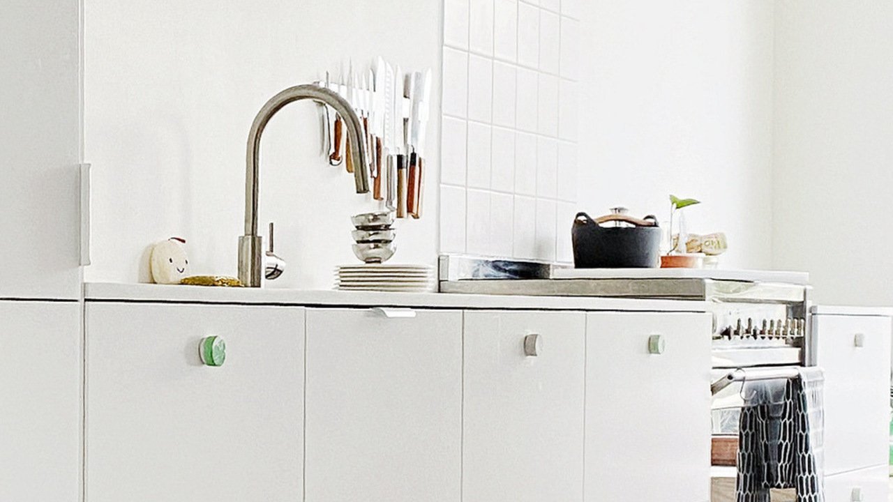 Petite cuisine, cette planche "magique" IKEA à 15€ va doubler la taille de votre plan de travail sans percer un seul mur !