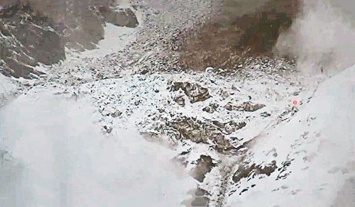 Blatten: le glacier menaçant avance de plus en plus vite