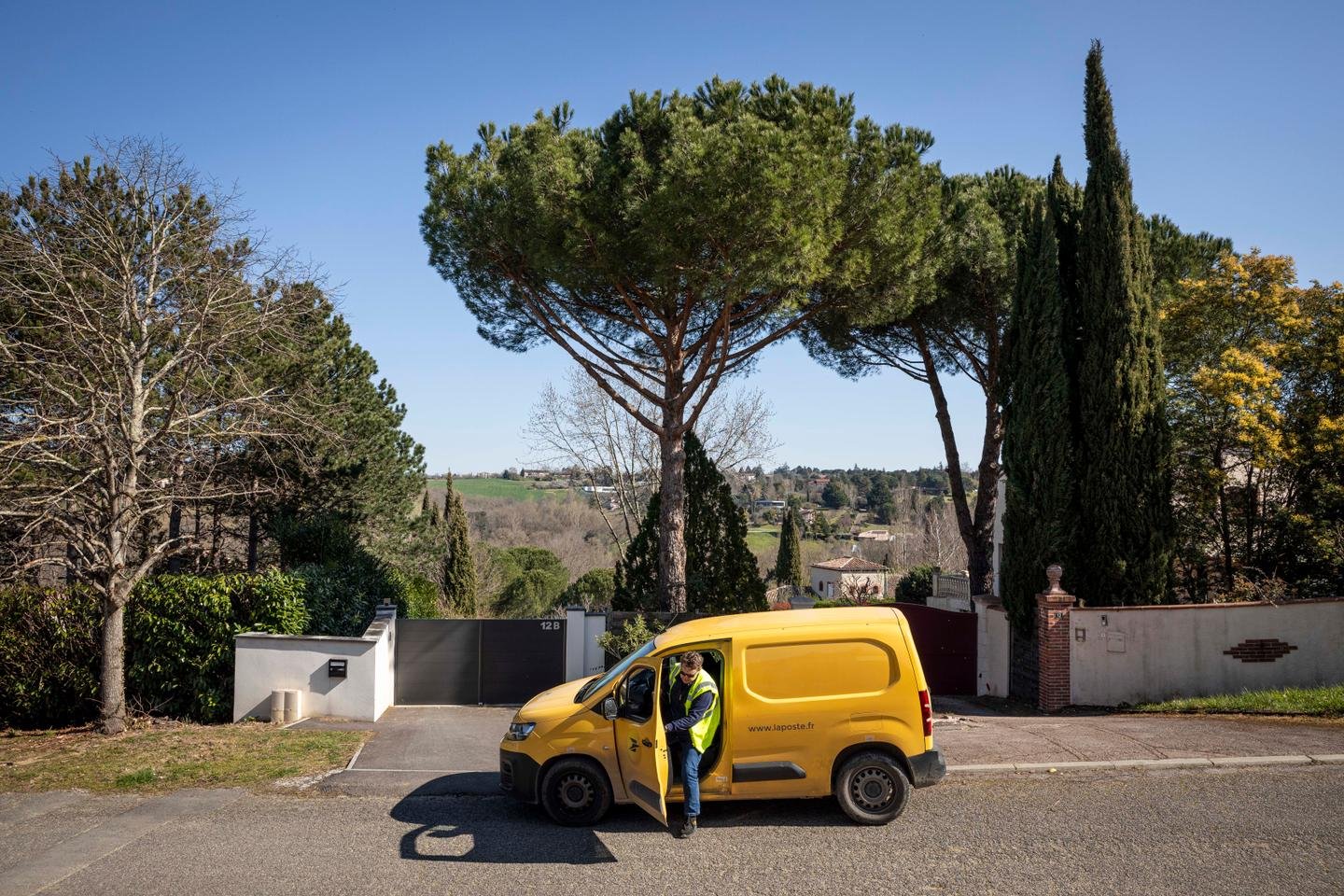En Haute-Garonne, les facteurs ne sonnent plus tous les jours : « Ça me fait une présence quand il passe le matin »