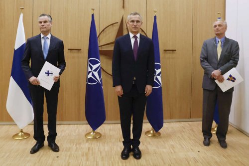 Adhésion à l’OTAN : la Finlande et la Suède ont soumis leurs demandes respectives