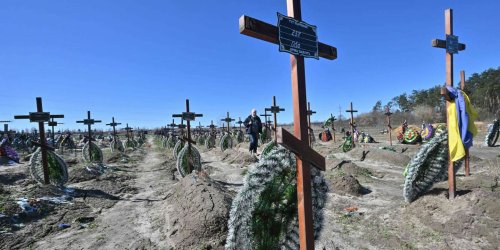 Guerre en Ukraine, en direct : un an après, l’Ukraine commémore le massacre de Boutcha