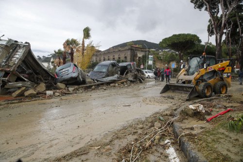 L’île italienne d’Ischia frappée par un glissement de terrain dévastateur