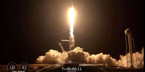 Les premiers touristes de SpaceX ont entamé leur croisière spatiale