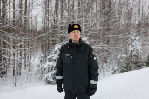 Au poste de Nuijamaa, en Finlande : « Un policier russe m’a vendu un vélo pour rejoindre la frontière »