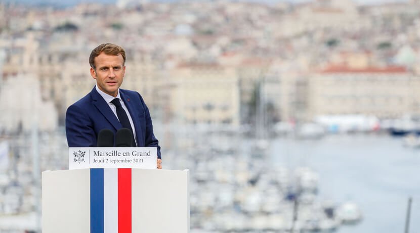 Emmanuel Macron fait coup double à Marseille