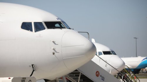 DIRECT. Retraites : l'aviation civile demande l'annulation de 33% des vols dimanches à Orly et 20% lundi