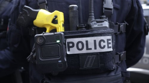 Des policiers photographiés avec des « valknut » tatoués sur les bras, l’IGPN saisie