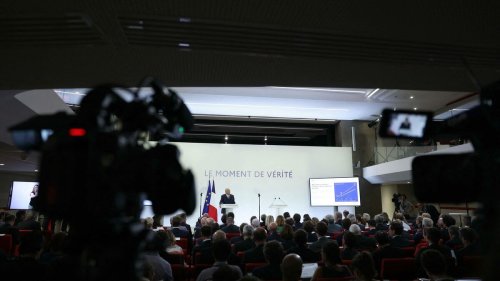 Budget 2026 : François Bayrou propose de « supprimer deux jours fériés », le lundi de Pâques et le 8 Mai