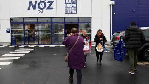 « Nos meubles vendus chez NOZ, ça me dégoûte » : les clients lésés de Made.com dépités par la vente à prix cassés