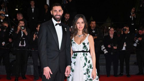 Festival de Cannes : Lyna Khoudri et Karim Benzema arrivent main dans la main sur le tapis rouge