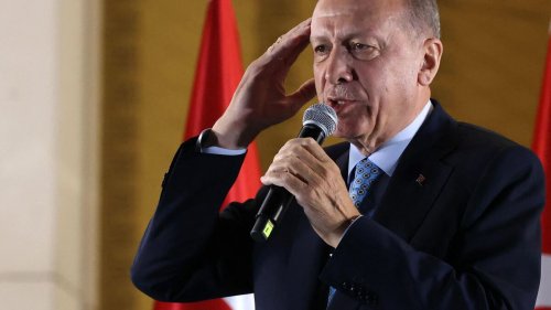 Présidentielle en Turquie : pourquoi Erdogan a pu distribuer de l’argent liquide devant un bureau de vote