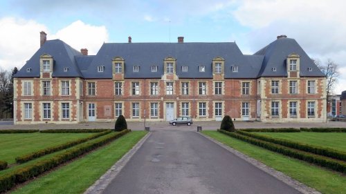 Un château des Yvelines va accueillir 200 réfugiés africains venus de Mayotte