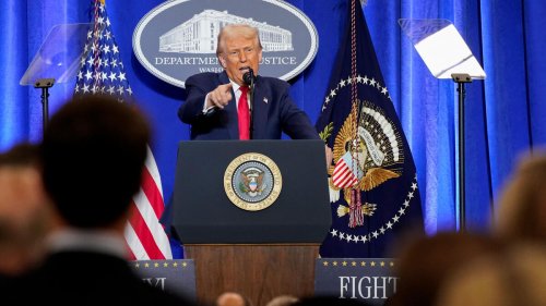 Donald Trump veut envoyer « en prison » ses adversaires et accuse les médias d’être « corrompus »