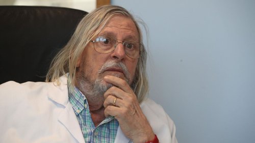 Que risque Didier Raoult, épinglé par des médecins pour un essai thérapeutique « sauvage » ?