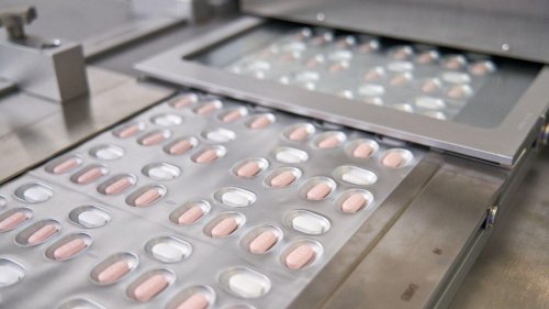 Covid-19 : le régulateur européen approuve la pilule anti-Covid de Pfizer