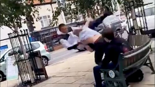 VIDÉO. Angleterre : un homme agresse un adolescent... qui s’avère être champion de MMA