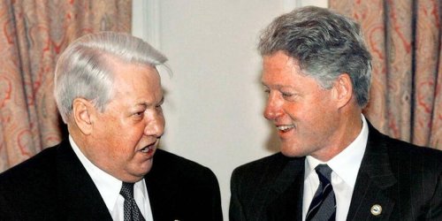 Colomès – Le jour où Boris Eltsine a supplié́ Bill Clinton : « Donne-moi l’Europe »