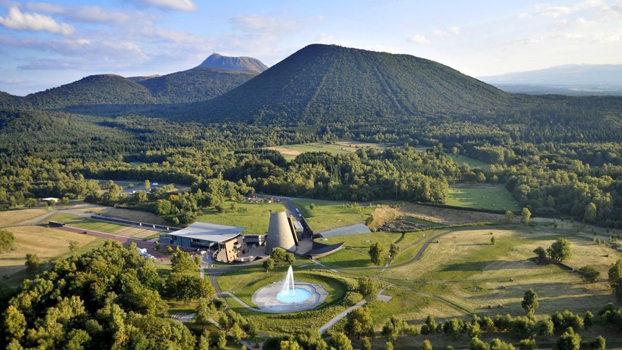 Vulcania, le « Petit Poucet » des parcs d'attractions qui se rêve en grand