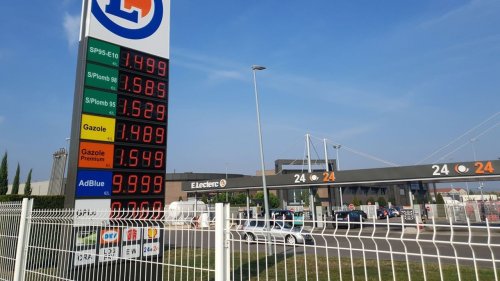 Carburants : Leclerc et Carrefour annoncent le « prix coûtant » permanent