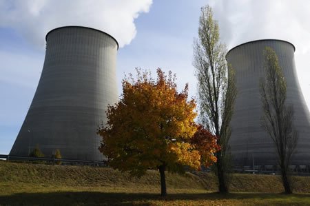 Le titre EDF baisse après une 3ème réduction des prévisions de production d'énergie nucléaire