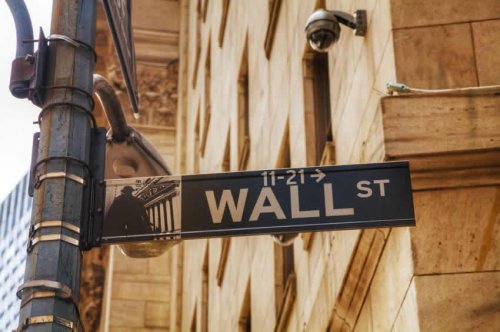 Wall Street ouvre en baisse et creuse ses lourdes pertes du T2
