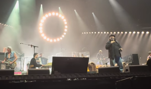 À quoi ressemble un concert de Damien Saez en 2025 ?