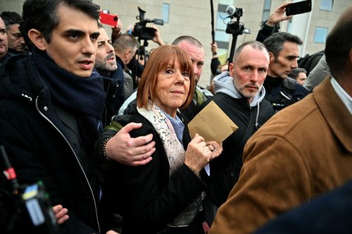 Les mémoires de Gisèle Pélicot, la plainte de Chloé Gervais, les pickups de Musk : les 5 news de la semaine