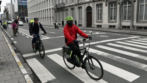 Rue de la Loi à Bruxelles: une bande de circulation supprimée pour élargir les pistes cyclables