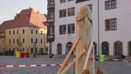 Censée représenter une asperge, cette sculpture installée en Allemagne laisse les habitants perplexes (photo)
