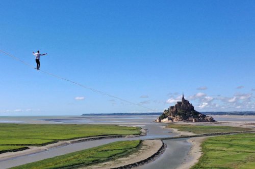 Le funambule Nathan Paulin bat le record du monde de distance au Mont-Saint-Michel (vidéos)