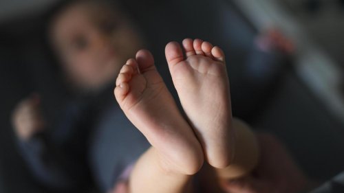 France Un Bebe Vivant Abandonne Dans Un Sac Poubelle Flipboard