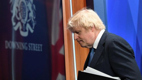 Royaume-Uni: deux ministres lâchent Boris Johnson en plein scandale