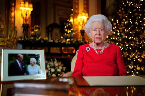 La reine Elizabeth II serait décédée des suites d’un cancer