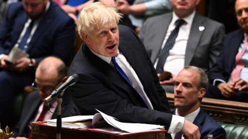 Boris Johnson refuse de démissionner. Et maintenant?